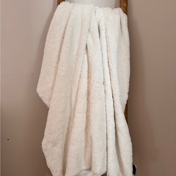 50x60 Max Studio Soft White Throw Blanket - Picture 1 of 5